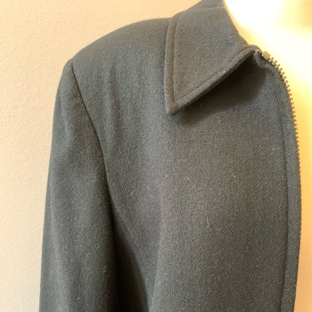 Beautiful Black Wool Coat with front zipper. - Picture 2 of 4